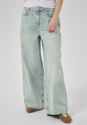 My Essential Wardrobe JESSIE - CROTCH X-WIDE - Jeans Relaxed Fit - light blue dirty wash