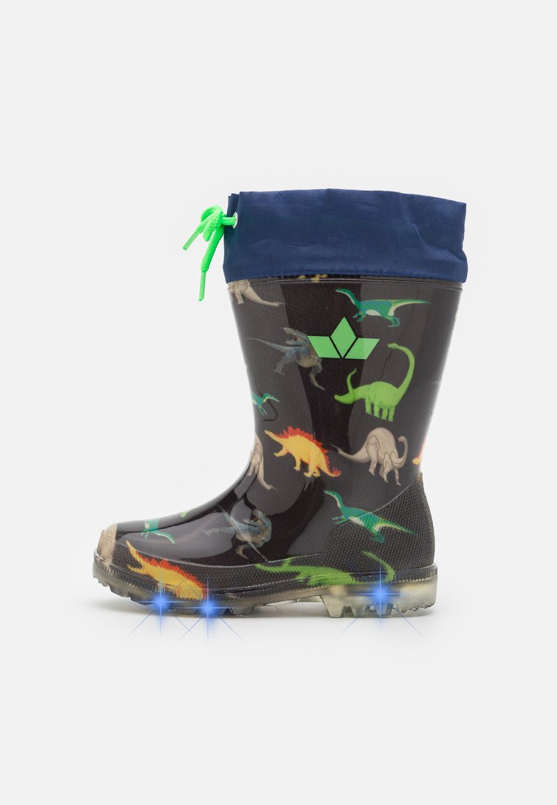 Botte de pluie en caoutchouc noir avec des motifs de dinosaures colorés, bord bleu marine, cordon de serrage vert et semelle lumineuse. Surface texturée pour une meilleure adhérence.