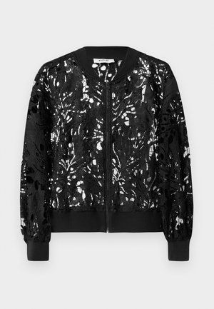 Fekete bomber dzseki texturált csipke rávarrással, cipzáros záródással, bordázott mandzsettákkal és szegéllyel. Finom minták egészítik ki a szövetet.