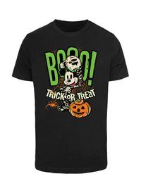 Fekete póló, amelyen egy grafika látható: egy koponya Mickey Mouse, egy tök, és a zöld és narancssárga színű "BOO! TRICK OR TREAT" felirat.
