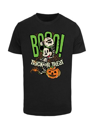 Crna majica s grafikom kostura Mickey Mousea, bundeve i natpisom "BOO! TRICK OR TREAT" u zelenoj i narančastoj boji.