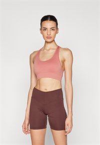 ONLY Play ONPDAISY-2 SEAM BRA  - Vidēja atbalsta sporta krūšturis - light mahogany
