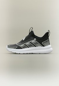 Δεν επιλέχθηκε, core black/footwear white