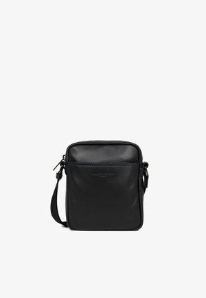 Borsa a tracolla nera in pelle con una texture liscia, tasca frontale con zip e tracolla regolabile. Presenta un marchio sottile nella parte anteriore.