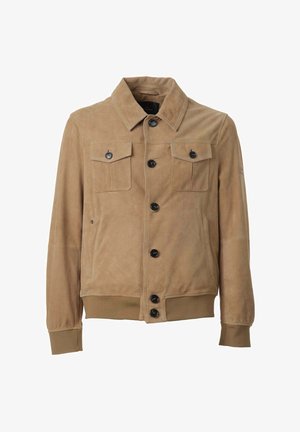 Giacca in camoscio color sabbia con chiusura frontale a bottoni, due tasche con patta sul petto, tasche laterali e polsini e orlo a costine.