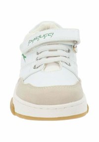 Sneaker bianca con logo verde, dettagli in suede beige, design con lacci e cinturino regolabile, dotata di suola in gomma e colletto imbottito.