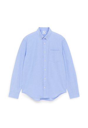 Lichtblauw overhemd met lange mouwen, een knoopsluiting kraag, een enkele borstzak en een licht gebogen zoom. Gemaakt van een gestructureerde stof.
