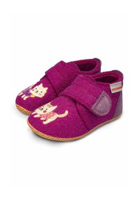 Chaussons en feutre violet avec des bandes velcro, dotés de chats brodés sur la zone des orteils et d'une semelle en caoutchouc texturée pour une meilleure adhérence.