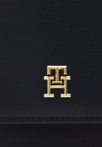 Thumbnail Image 5