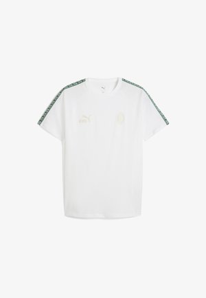 Valge lühikeste varrukatega t-särk roheliste mustriga triipudega õlgadel, kuldne Puma logo ja "KING" tekst rinnal, samuti AC Milano embleem.