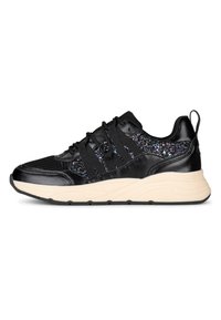 Zwarte sport sneakers met een gestructureerde bovenkant, voorzien van glanzende glitteraccenten, zwarte veters en een contrasterende crèmekleurige zool.