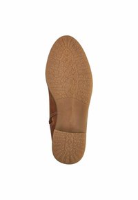 Scarpa in pelle marrone con suola in gomma testurizzata. Presenta un design cucito e una forma piatta per l'uso casual. Taglia contrassegnata come 37.
