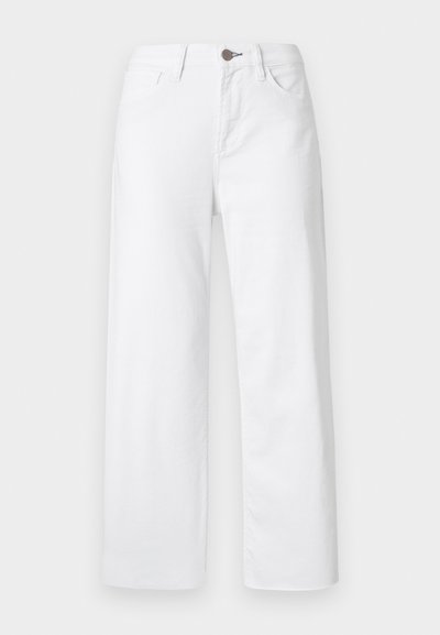 Jean blanc, coupe droite, en denim, avec bouton et fermeture éclair à l'avant, design à cinq poches, et texture lisse et mate.