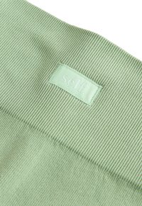 REGULAR FIT  - Šortky - matcha green