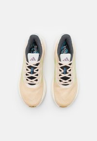 adidas Performance SUPERNOVA STRIDE  - Chaussures de running sur route - crystal sand/green spark/preloved fig