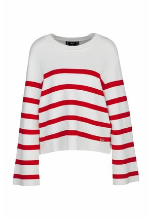 Biały dzianinowy sweter z długim rękawem z poziomymi czerwonymi paskami na ciele i rękawach, okrągłym dekoltem i małym logo w pobliżu dolnego brzegu.