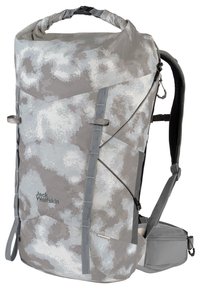 Grijze camouflage rugzak met een rol-top ontwerp, mesh achterpaneel, verstelbare schouderbanden en zijvakken voor extra opbergruimte.