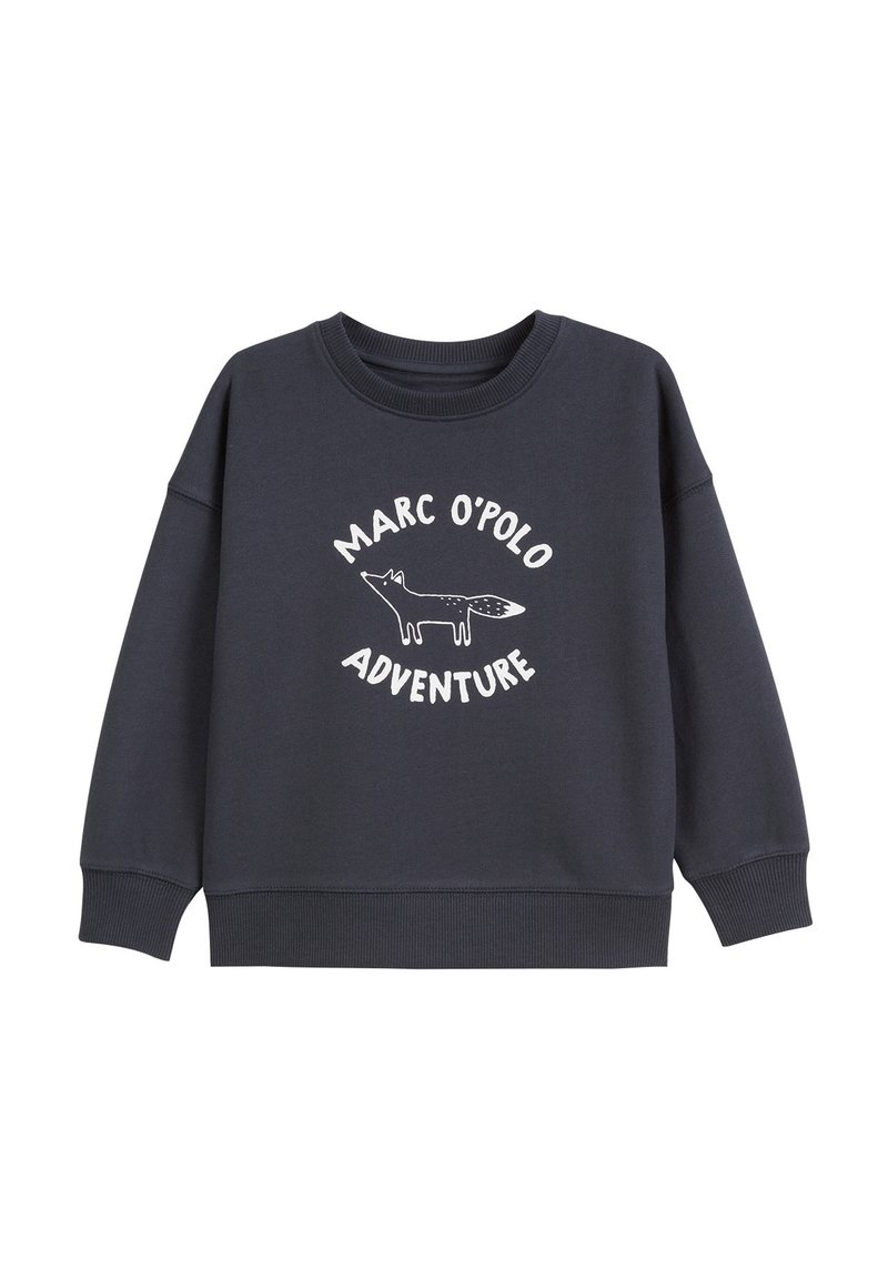 Felpa blu scuro con collo a giro, caratterizzata da una grafica bianca di una volpe e dal testo "MARC O'POLO ADVENTURE" sottostante.