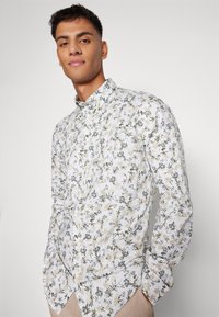 Lindbergh FLORAL - Πουκάμισο - sand
