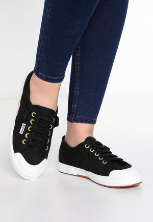 Matalavartiset tennarit - black