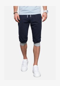 Sélectionné, navy grey