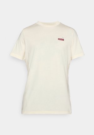 Cremefarbene Baumwoll-T-Shirt mit rundem Ausschnitt. Verfügt über ein kleines, rotes "PUMA"-Logo auf der linken Brust und kurze Ärmel.