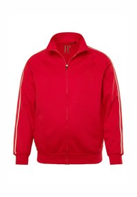 Giacca rossa con zip realizzata in tessuto testurizzato. Presenta strisce laterali bianche e un logo sul petto. Collo alto e polsini a costine.