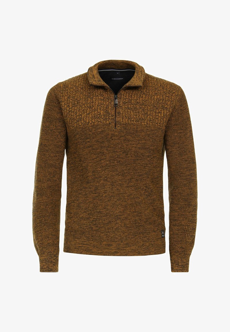 Brauner Strickpullover mit hohem Kragen und Reißverschluss am Hals, ausgestattet mit einem strukturierten Muster und langen Ärmeln, gefertigt aus einem warmen Stoff.