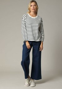 Non sélectionné, Navy