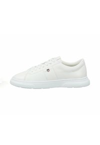Sneaker bianco in pelle con lacci piatti, punta arrotondata e suola in gomma testurizzata. Presenta cuciture minimaliste e un piccolo dettaglio del logo.