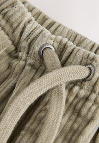 Non sélectionné, sage green