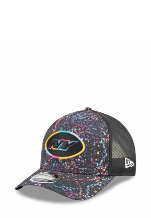 Casquette noire avec un motif éclaboussé en bleu, rose et jaune, dotée d'un logo ovale brodé à l'avant et d'un dos en mesh.