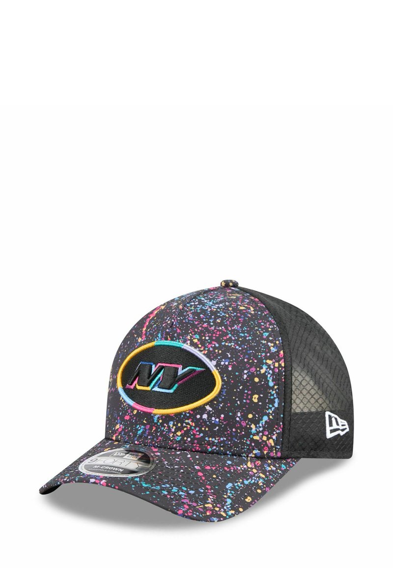 Schwarze Cap mit einem Spritzmuster in Blau, Pink und Gelb, mit einem gestickten ovalen Logo auf der Vorderseite und einem Netzrücken.