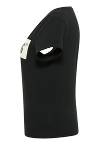 Černé bavlněné tričko s kulatým výstřihem a krátkými rukávy. Na přední straně se nachází obdélníkové tištěné logo. Měkká textura a přiléhavý střih.