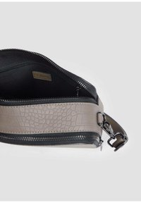 s.Oliver TAS - Schoudertas - cognac