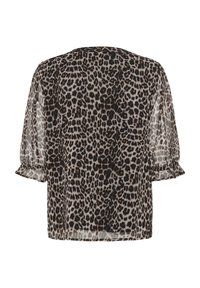 Průhledná halenka se vzorem leopardího potisku v černé a hnědé na světle šedém pozadí. Nabírané rukávy s volánkovými manžetami.