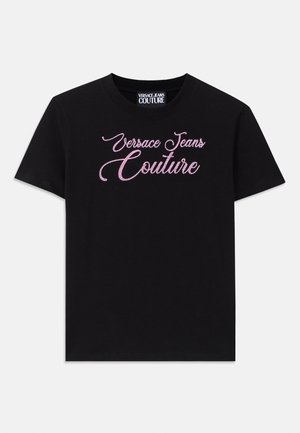 Svart bomullst-skjorte med korte ermer som har rosa rhinestone-utsmykket "Versace Jeans Couture" tekst på brystet.