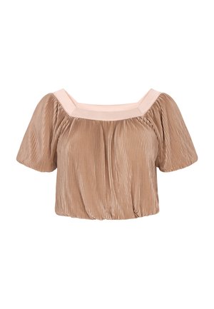 Bézs rövid ujjú, pliszírozott blúz széles, négyzet alakú nyakkivágással, amely halvány rózsaszín szegéllyel van díszítve.