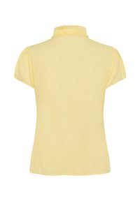 Top giallo a maniche corte con colletto alto arricciato, texture liscia e design aderente, caratterizzato da spalle arricciate e un orlo pulito.