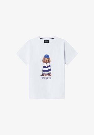 Bijela pamučna majica s ilustracijom psa u plavoj kapi i prugastom džemperu, s natpisom "HACKETT" ispod. Kratki rukavi, okrugli izrez.