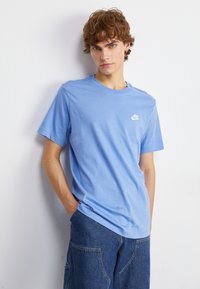 Nike Sportswear - CLUB TEE - Basic T-shirt - polar Thumbnail Image 1