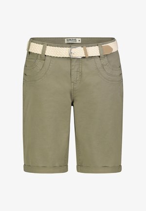 Knie-lange shorts in olijfgroen met opgerolde omslagen, steekzakken aan de voorkant, riemlussen en een geweven crèmekleurige riem met een zilveren gesp.