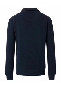 Navyblaues Langarm-Polohemd aus strukturiertem Stoff, mit geripptem Kragen und Ärmeln; verfügt über seitliche Schlitze für mehr Bewegungsfreiheit.