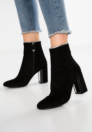 Classic ankle boots - black