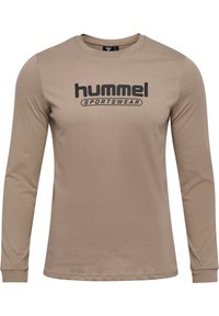 Beige pitkähihaisen t-paidan, jossa on pyöreä kaulus, etupuolella keskellä musta "hummel SPORTSWEAR" -logo.