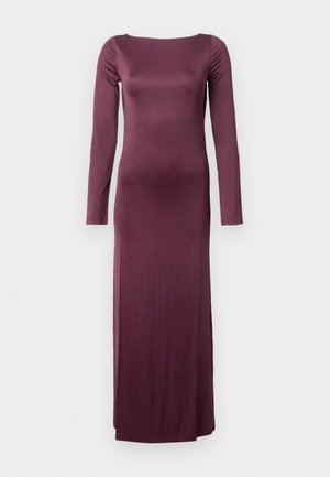 Pikad käised, põrandani ulatuv kleit sügavas burgundia värvitoonis. Omab paadisoodet kaelust ja sujuvat, kehakontuurset siluetti.