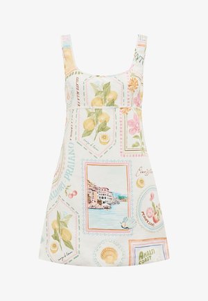 Αμάνικο λευκό φόρεμα με πολύχρωμα σχέδια που περιλαμβάνουν λεμόνια, λουλούδια, κεράσια, κοχύλια, παραθαλάσσια κτίρια και ιταλικό κείμενο.