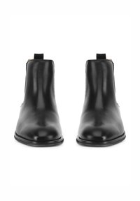 Botas Chelsea negras de cuero con un acabado suave, punta redondeada, paneles laterales elásticos y una suela de goma baja y plana.