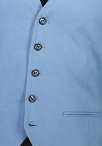 Ljusblå väst med slät textur, försedd med fem svarta knappar och en enkel sidoficka med en ren finish.