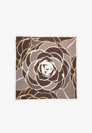 Brązowy kwiecisty szal z dużym białym wzorem kamelii, beżowymi liśćmi i kropkowanym wzorem. Wykończony białą ramką.